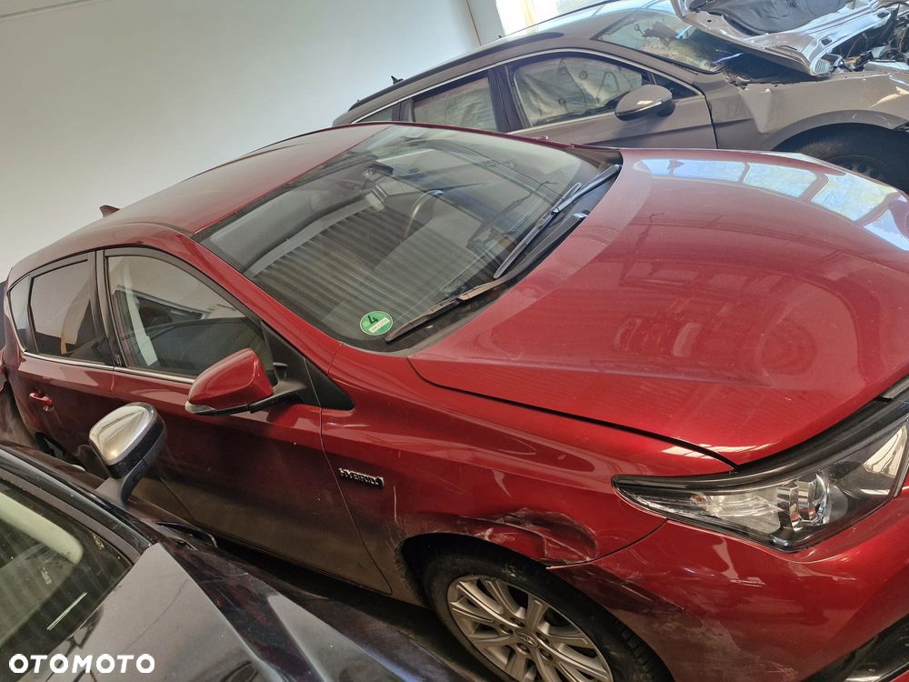 Toyota Auris 1.8 HSD Luna - 2