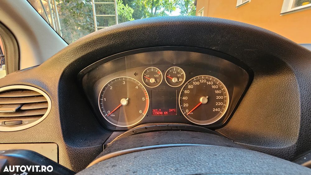 Ford Focus - 11