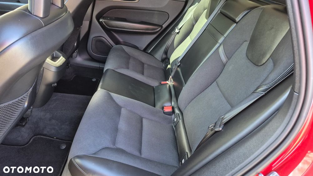 Volvo XC 60 D4 AWD Geartronic Momentum - 8