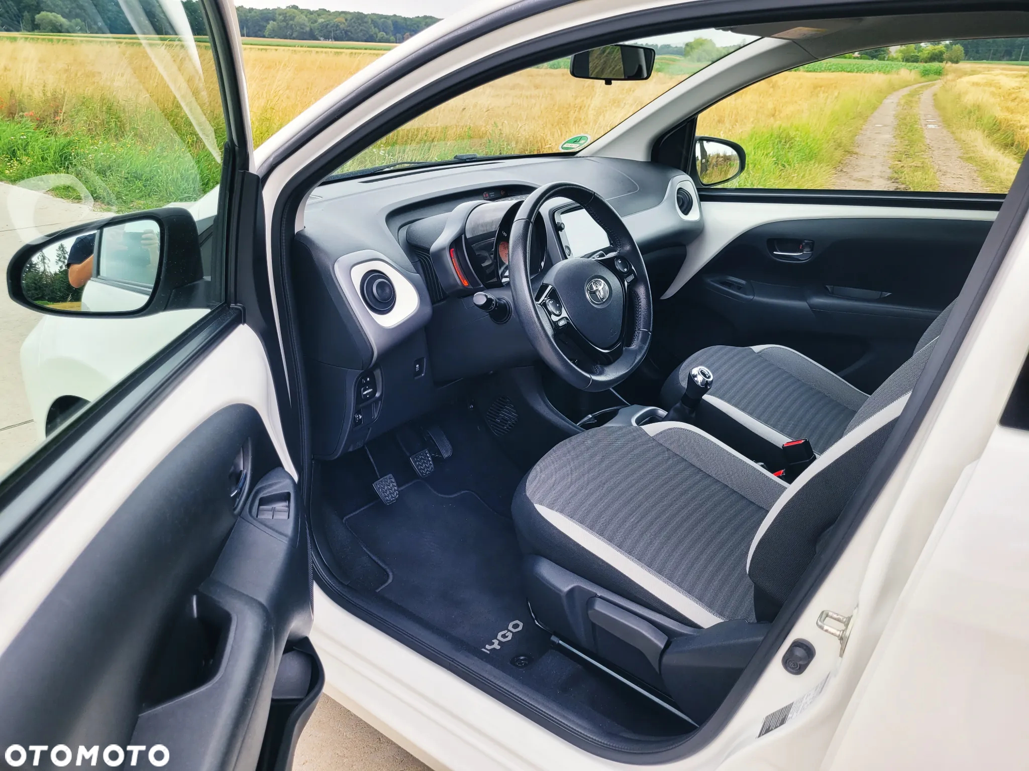 Toyota Aygo x-play connect - 11