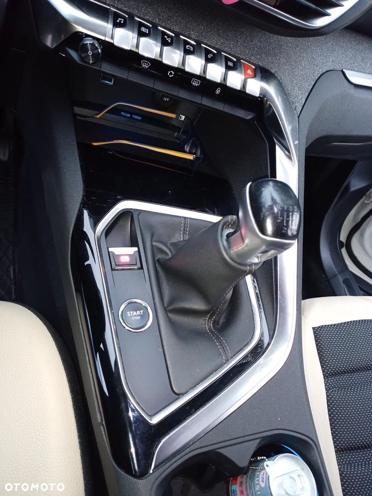 Peugeot 3008 1.2 PureTech Allure S&S - 9