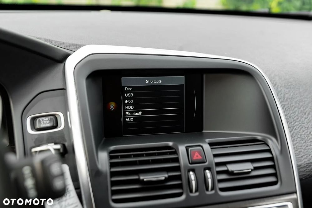 Volvo XC 60 D5 AWD Geartronic Momentum - 35