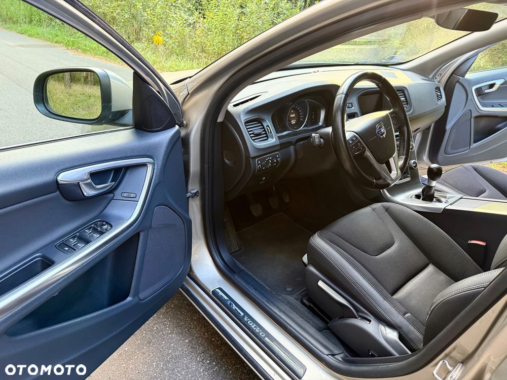 Volvo V60 D3 Momentum - 10