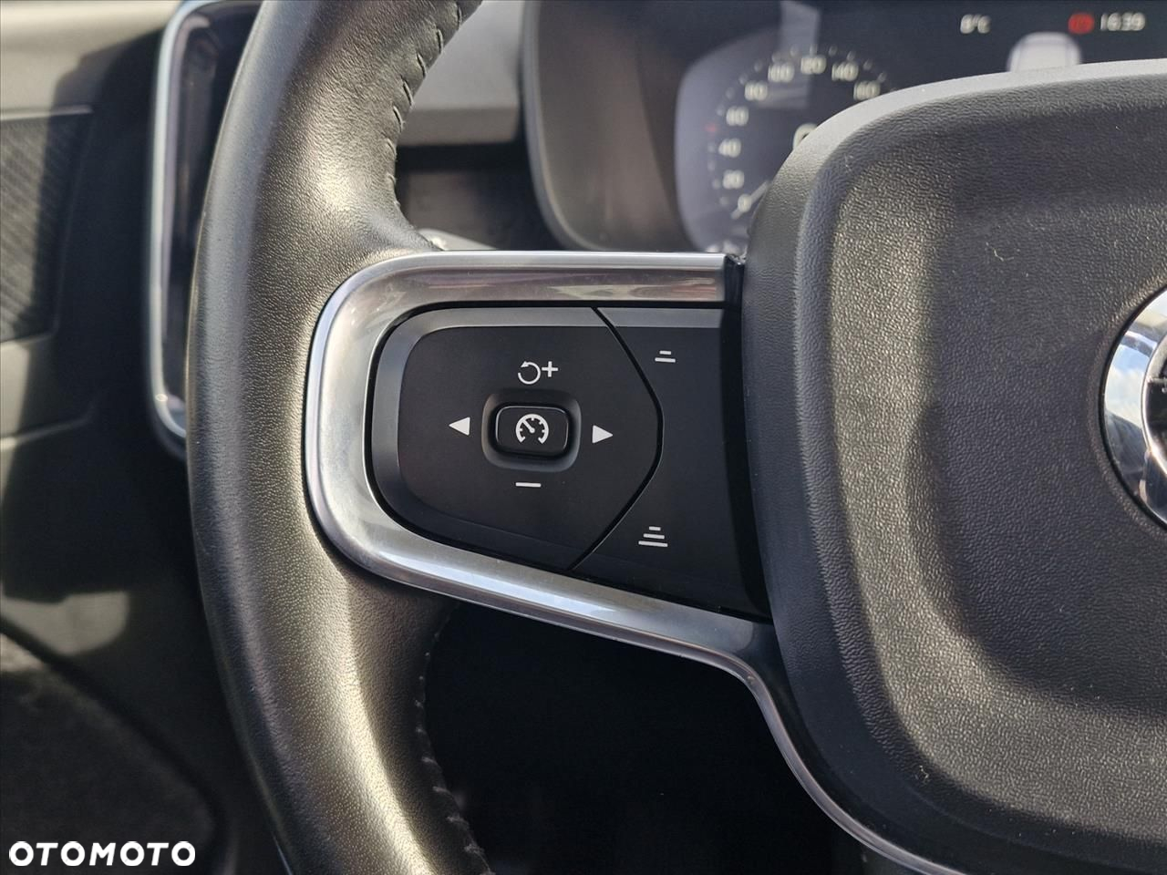 Volvo XC 40 D3 SCR Momentum - 17