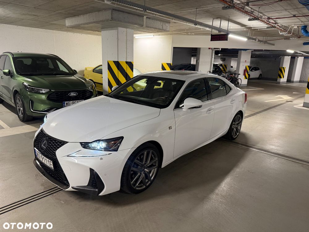 Lexus IS 300h F Sport - 36