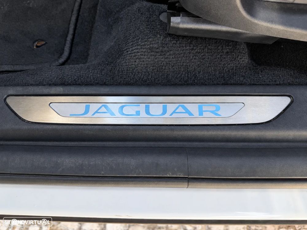 Jaguar E-Pace - 28