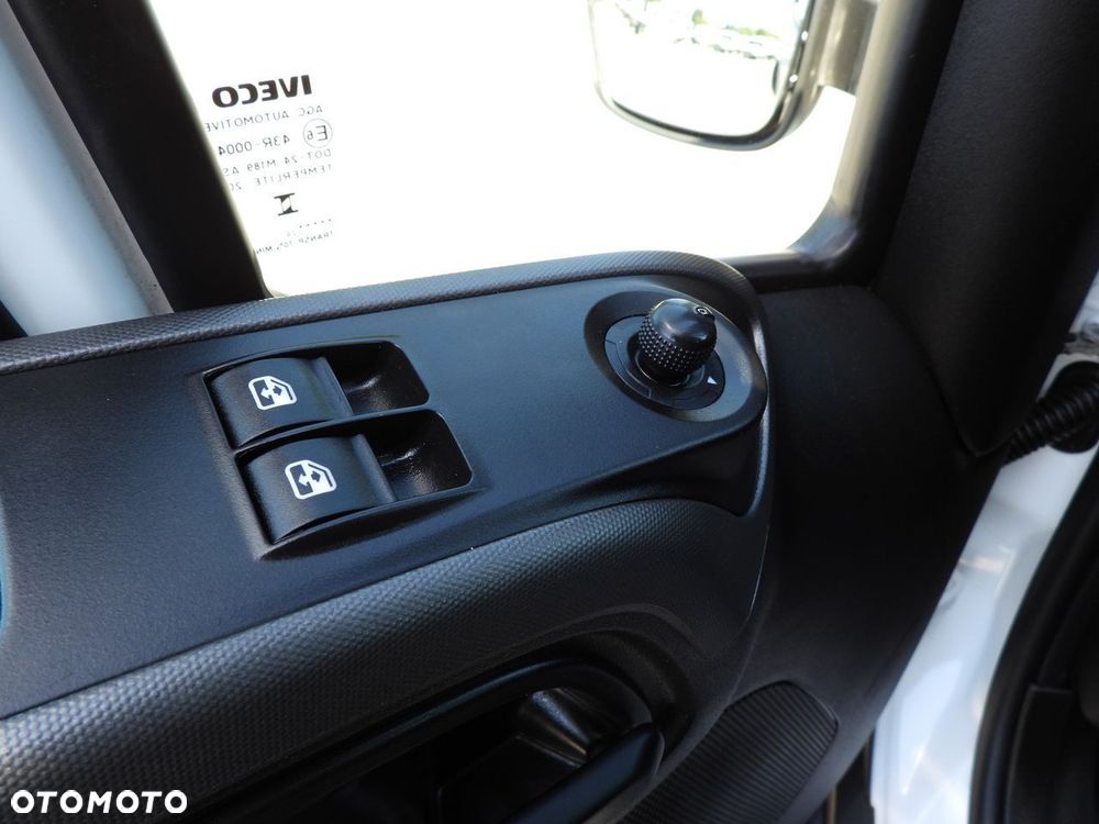 Iveco DAILY 35S18 KONTENER WINDA 8 PALET TEMPOMAT NAWIGACJA LEDY AUTOMAT HI-MATIC KLIMATYZACJA  180KM - 29