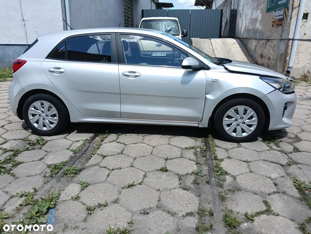 Kia Rio 1.2 L - 5