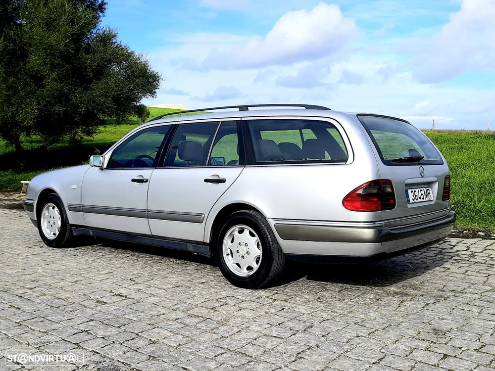 Mercedes-Benz E 220 CDI Elegance - 4