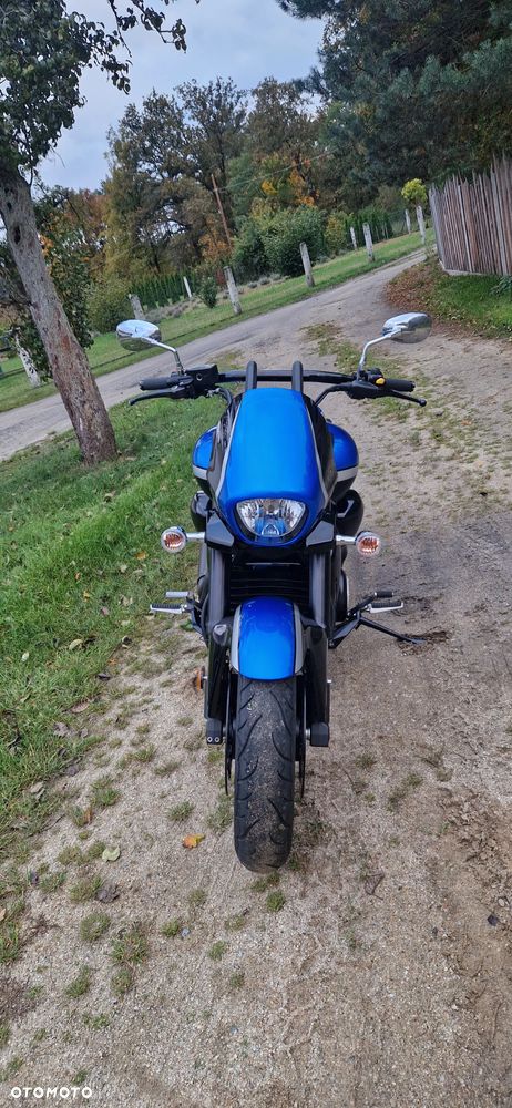 Suzuki Intruder - 7