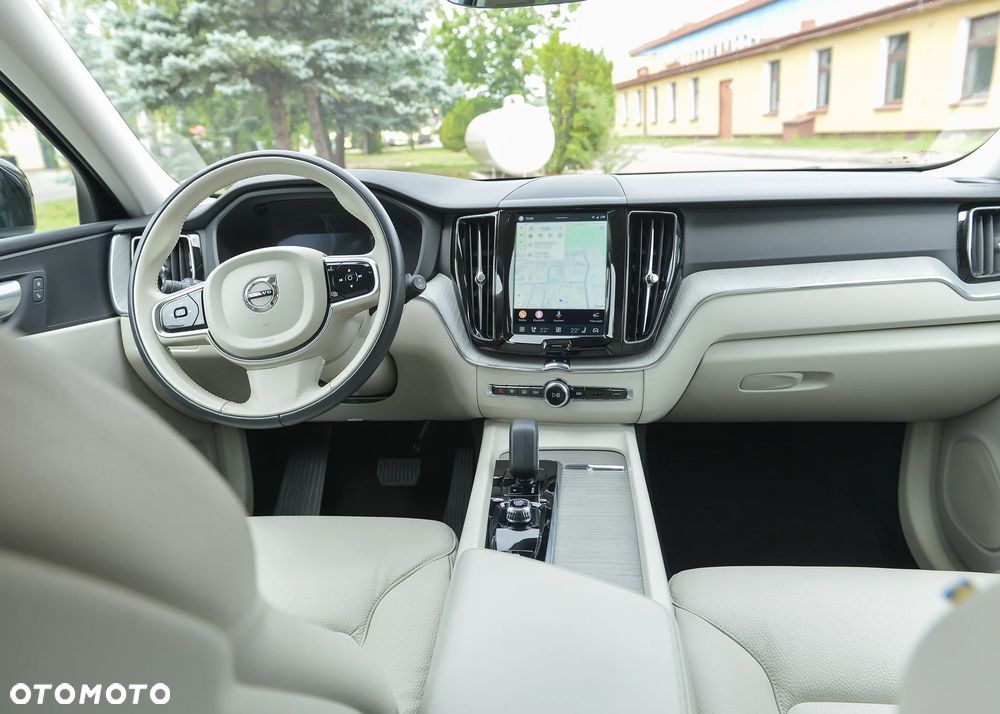 Volvo XC 60 B4 D Momentum - 12