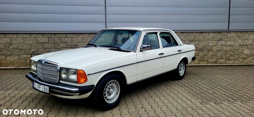 Mercedes-Benz W123 - 1