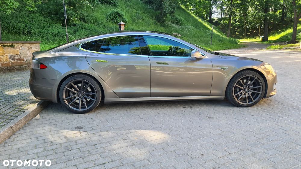 Tesla Model S - 7