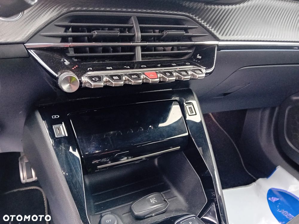 Peugeot 2008 PureTech 155 EAT8 GT - 12