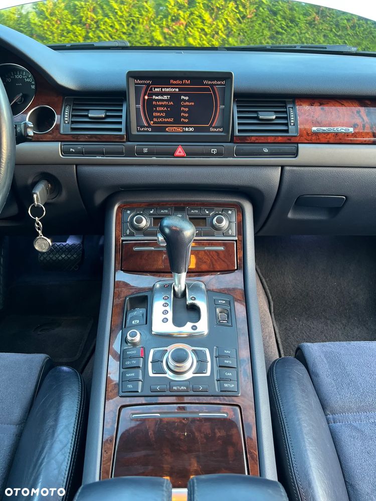 Audi A8 4.2 Quattro - 30