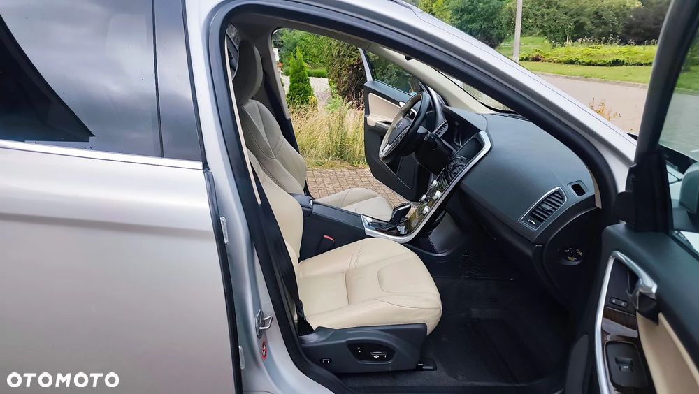 Volvo XC 60 D5 AWD Momentum - 30