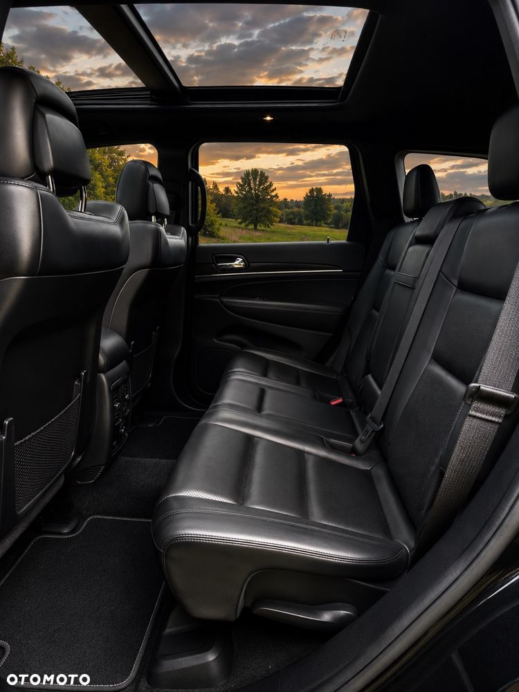 Jeep Grand Cherokee - 17