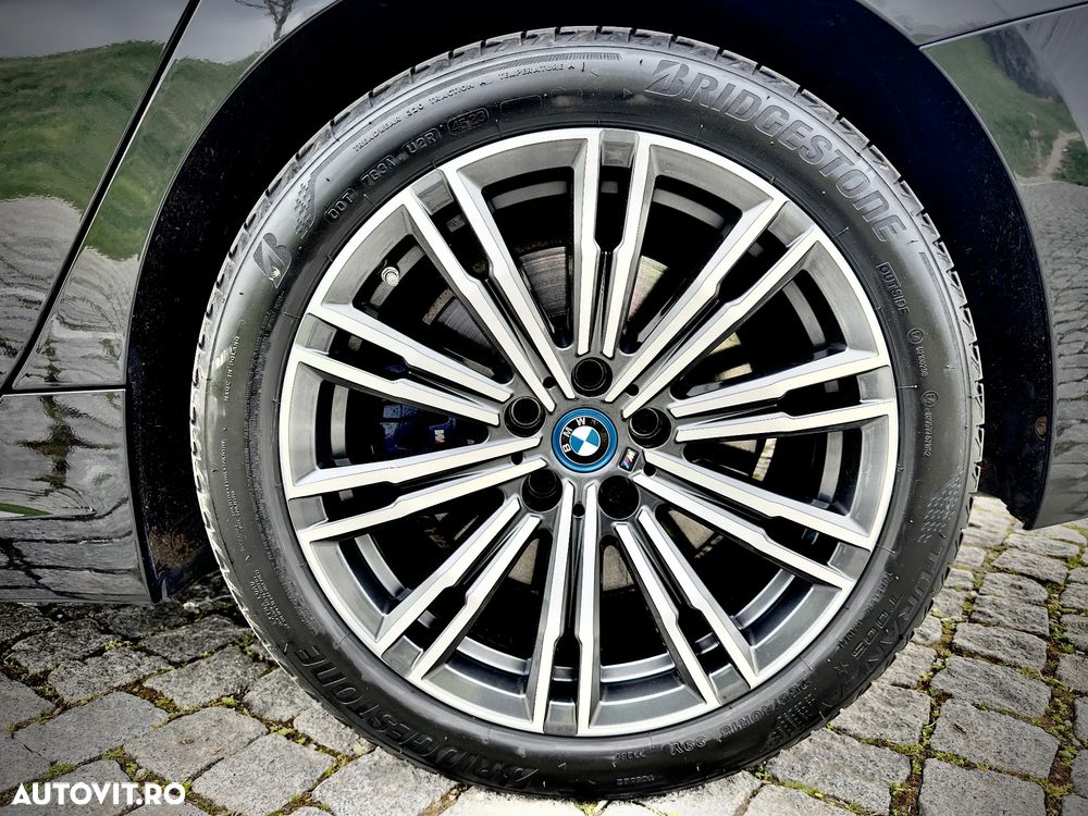 BMW Seria 3 330e Aut. M Sport - 23