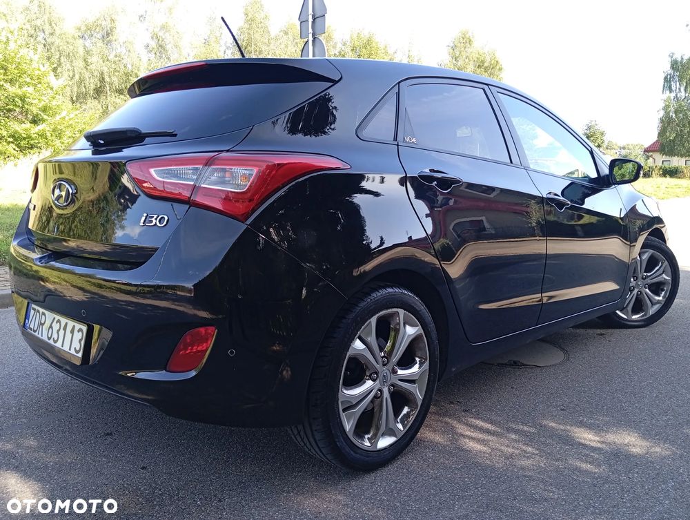 Hyundai i30 1.6 CRDi Fifa World Cup Edition - 17