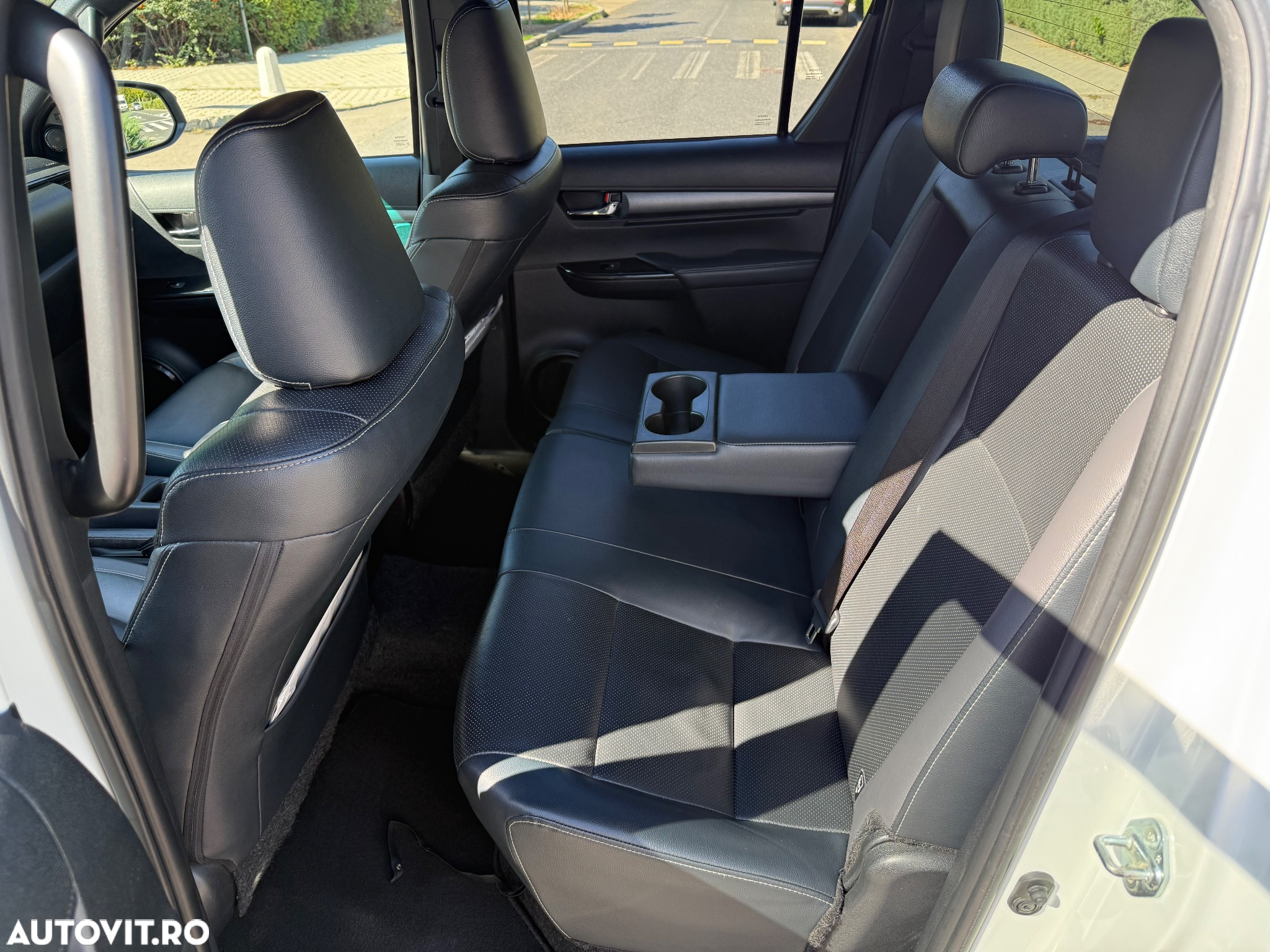 Toyota Hilux 2.8D 204CP 4x4 Double Cab AT Invincible Color Edition - 7