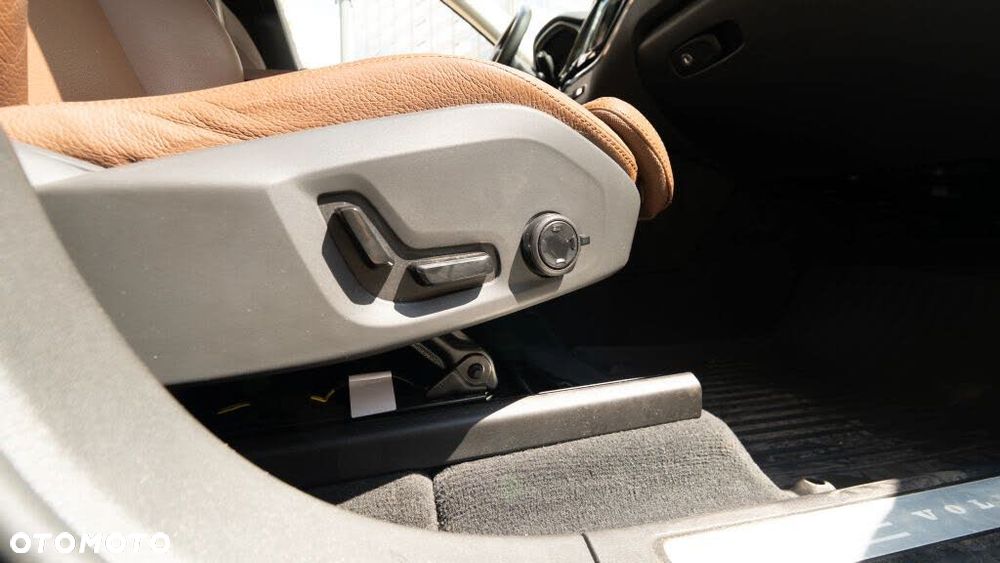 Volvo XC 60 T5 AWD Geartronic Momentum - 27