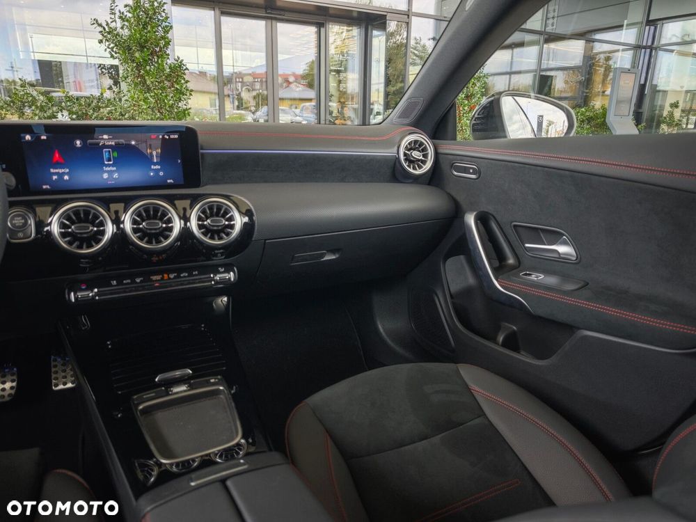 Mercedes-Benz CLA - 18