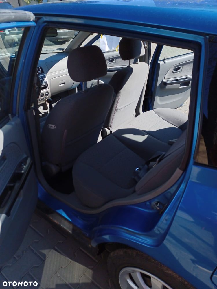 Kia Rio 1.5 GLX - 2