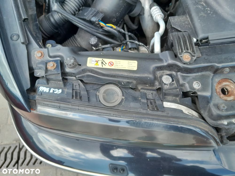 BMW E39 REFLEKTORY LAMPY PRZEDNIE KOMPLET XENON HELLA CZARNY ŚRODEK - 6
