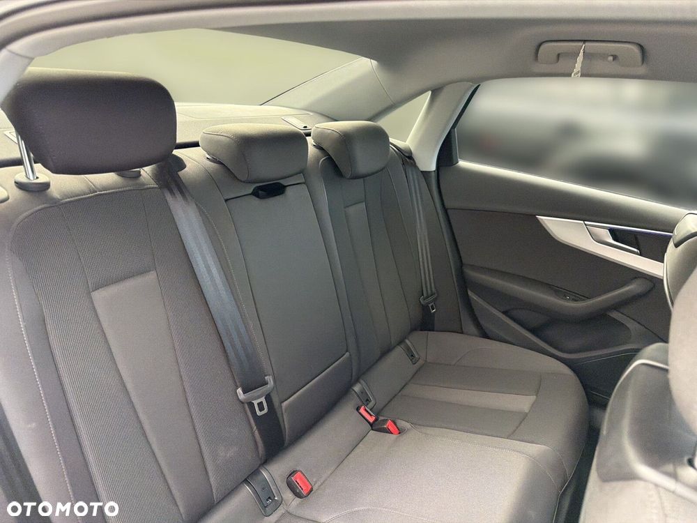Audi A4 Limousine - 14
