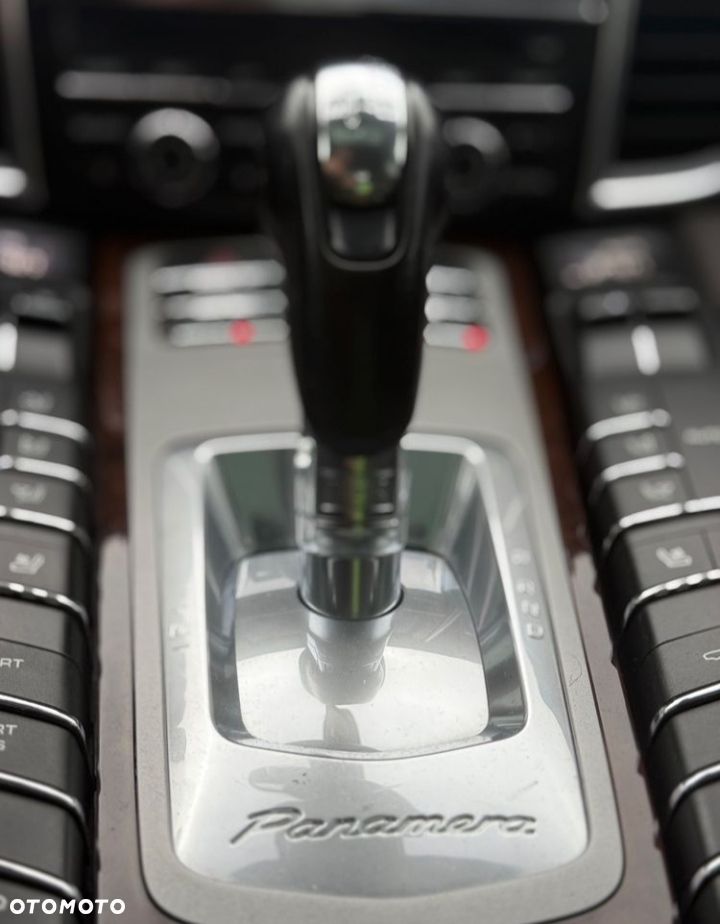 Porsche Panamera 4S - 27