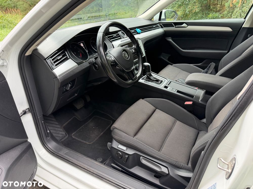 Volkswagen Passat - 8