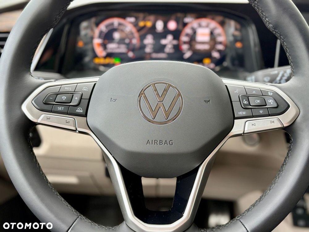 Volkswagen multivan Style L2 silnik: 2,0 l TDI SCR 150 KM / skrzynia biegów: 7-biegowa DSG rozstaw osi: 3124 mm - 24