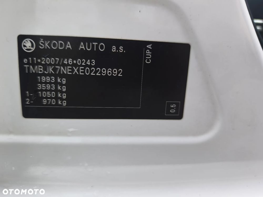 Skoda Octavia 2.0 TDI DSG RS - 25
