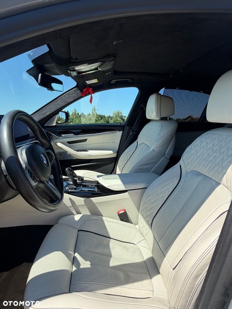 BMW Seria 5 M550i xDrive - 17