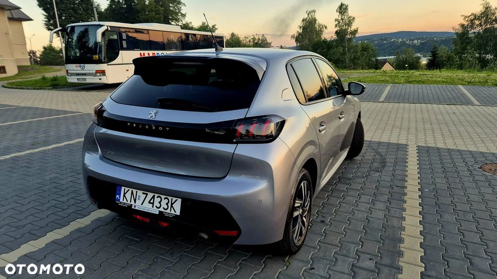 Peugeot 208 PureTech 100 EAT8 Allure - 5