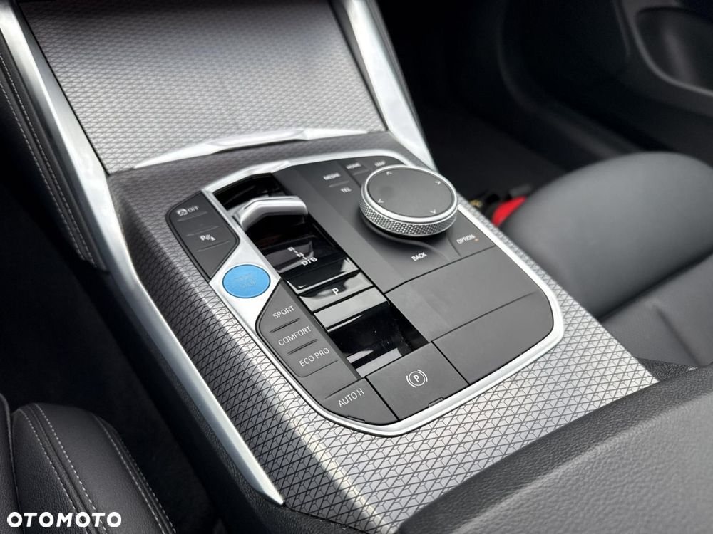 BMW i4 - 16