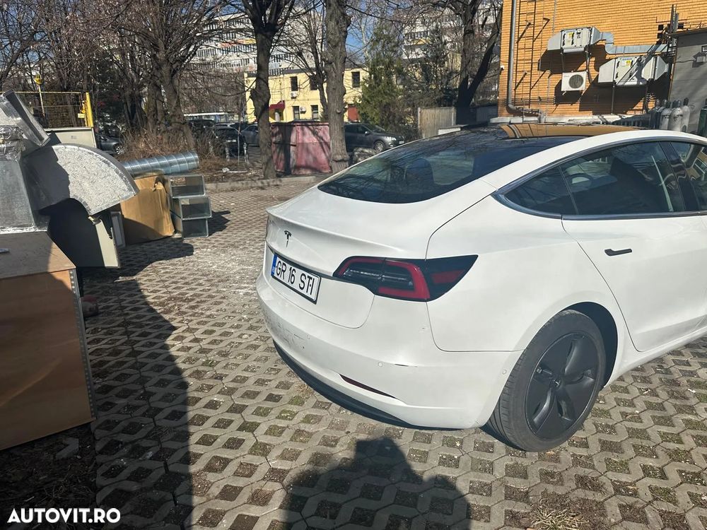 Tesla Model 3 Standard Reichweite Plus Hinterradantrieb - 3