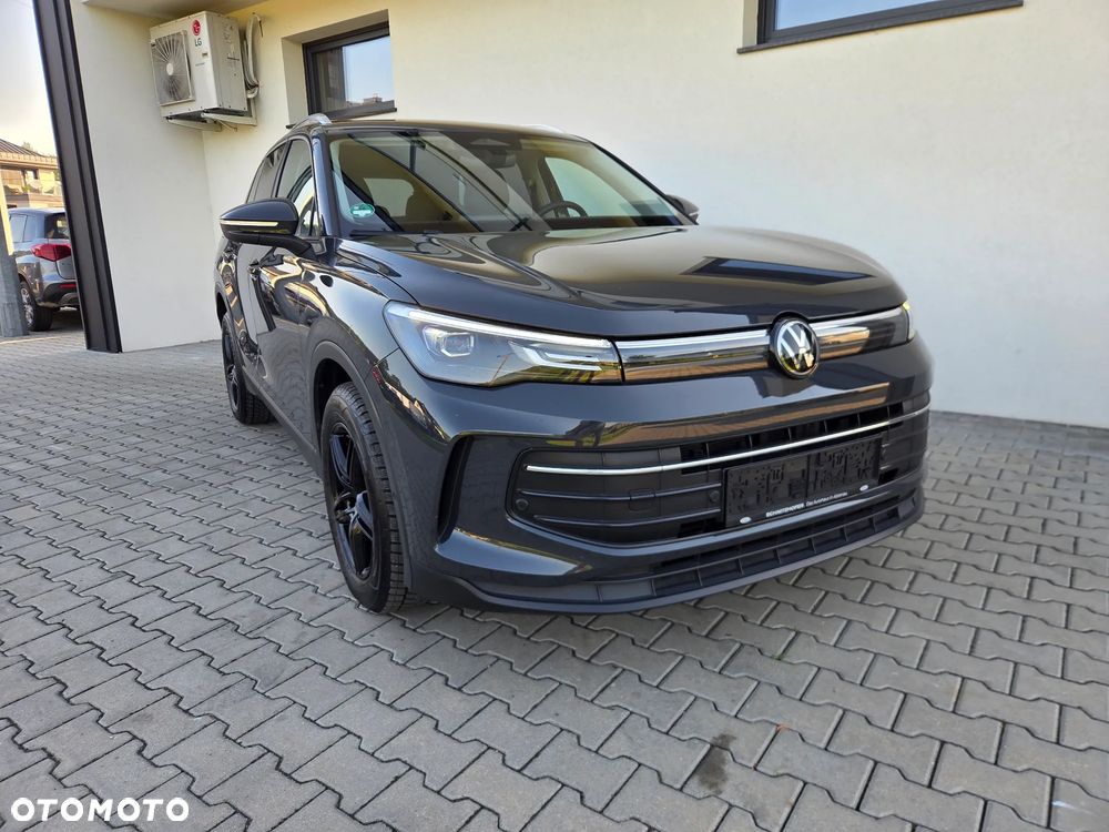 Volkswagen Tiguan - 1