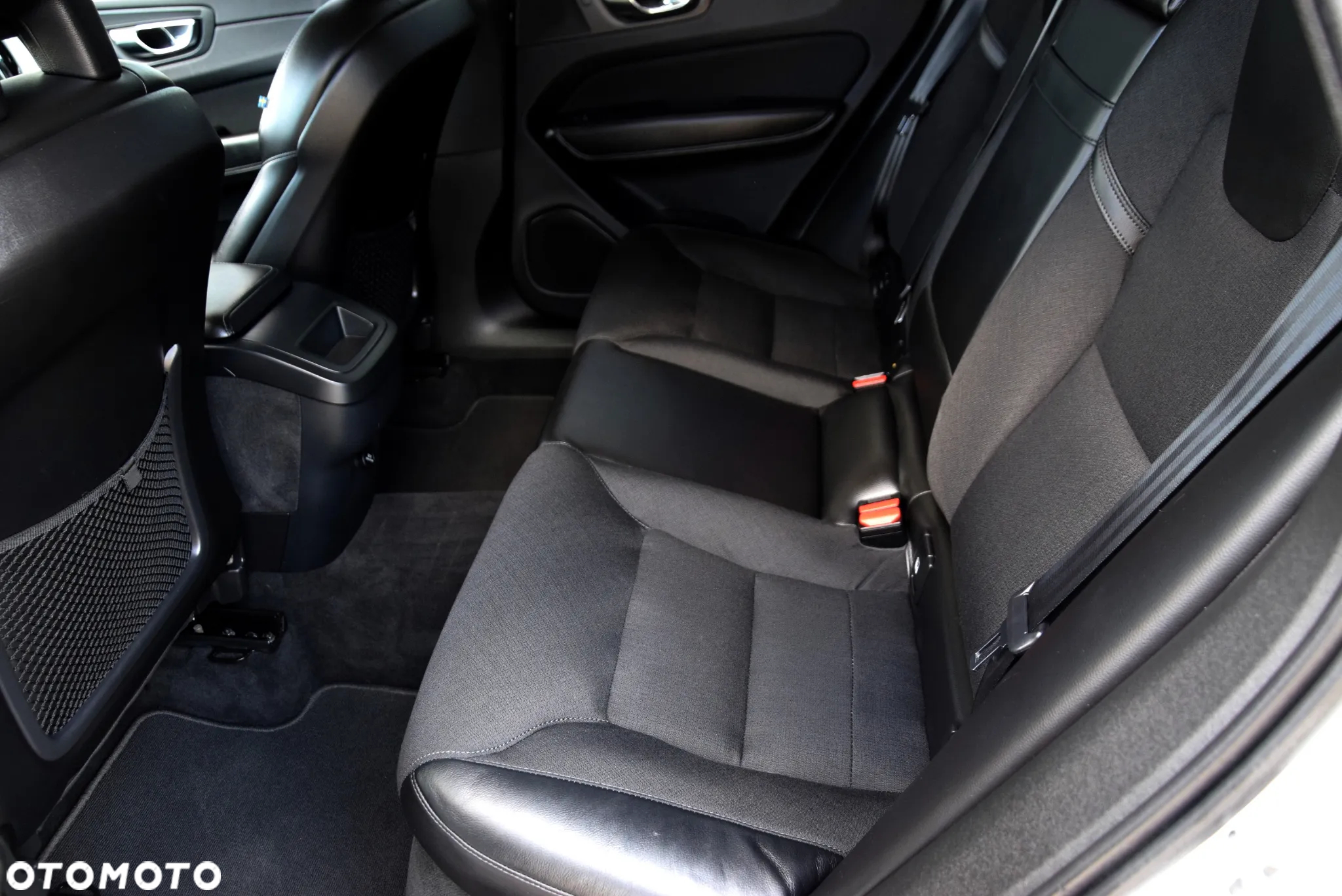 Volvo XC 60 D4 Momentum Pro - 23