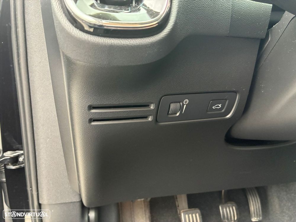 Volvo XC 40 1.5 T3 Momentum Tech Edition - 15