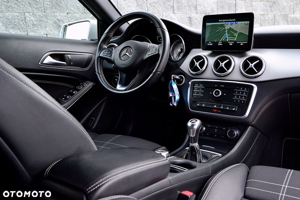 Mercedes-Benz GLA 200 UrbanStyle Edition - 17