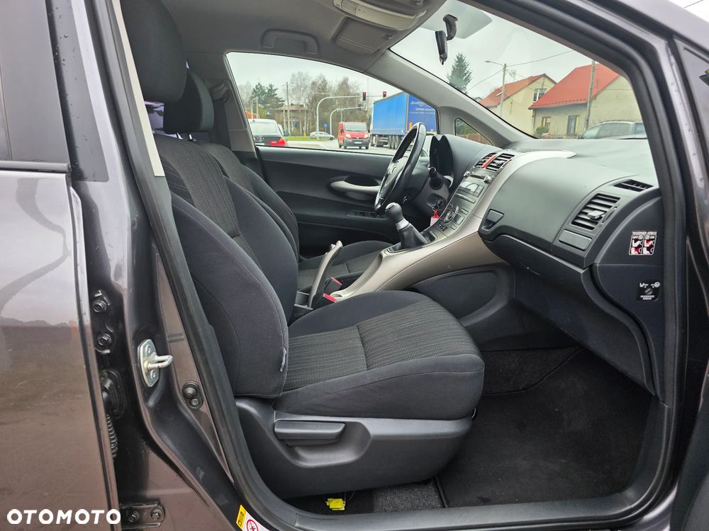 Toyota Auris 1.6 VVT-i Executive - 11