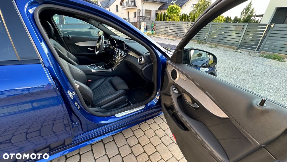 Mercedes-Benz Klasa C 220 d T 9G-TRONIC Night Edition - 28