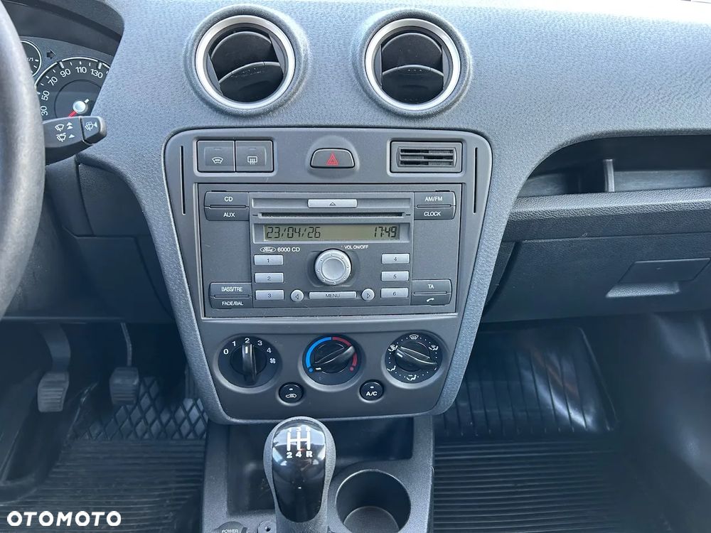 Ford Fusion 1.6 + - 9