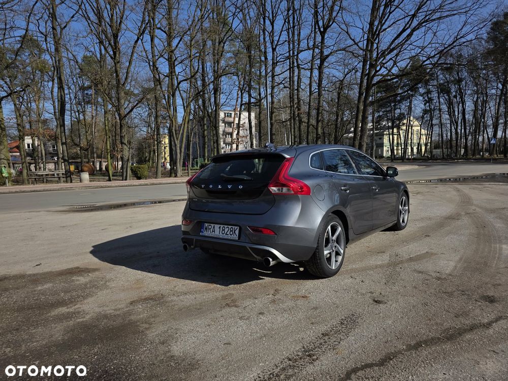 Volvo V40 D2 R Design - 19
