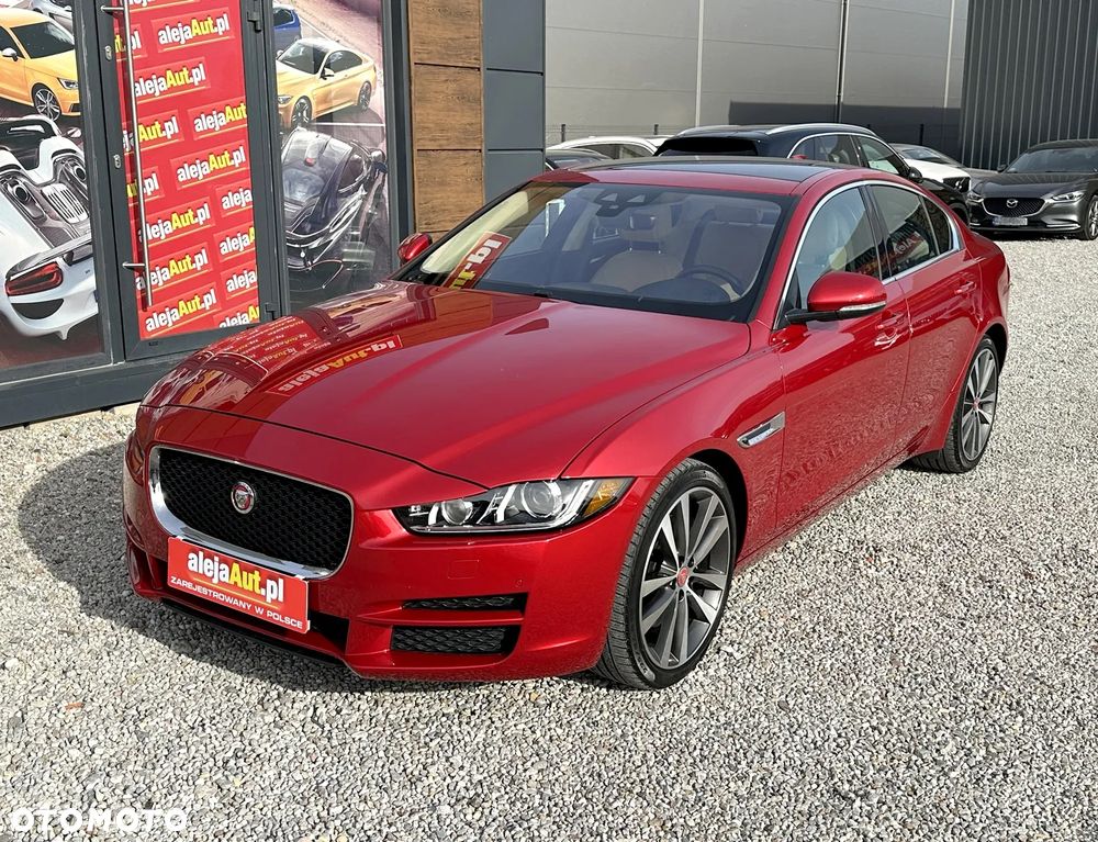 Jaguar XE 25t Prestige - 3