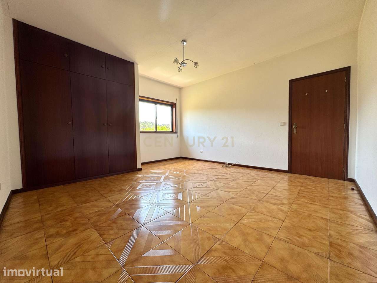 Moradia familiar ou bifamiliar com jardim e terreno em Aguiar de Sousa - Grande imagem: 4/37