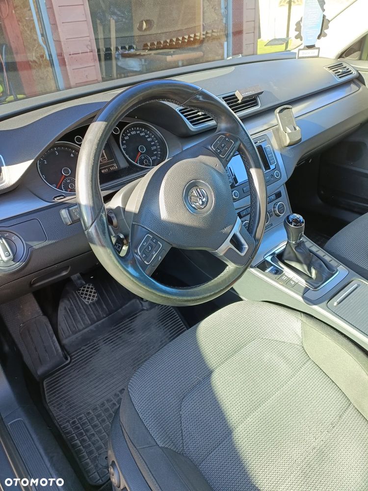 Volkswagen Passat 2.0 Blue TDI SCR Comfortline - 11