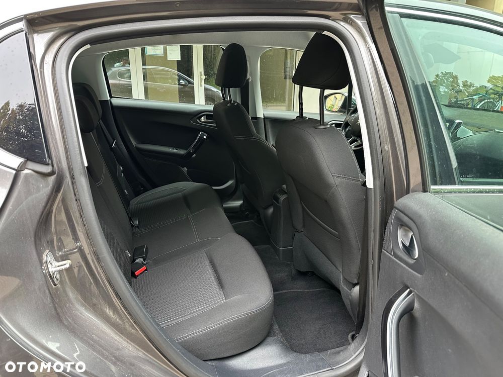 Peugeot 208 - 14