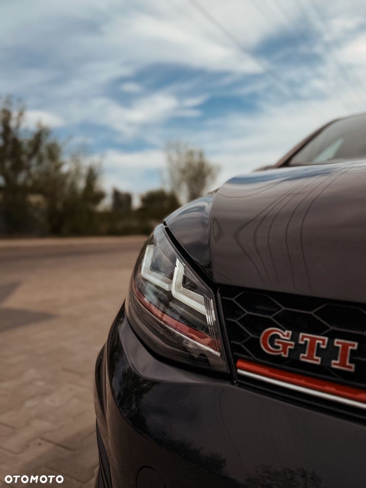 Volkswagen Golf - 2